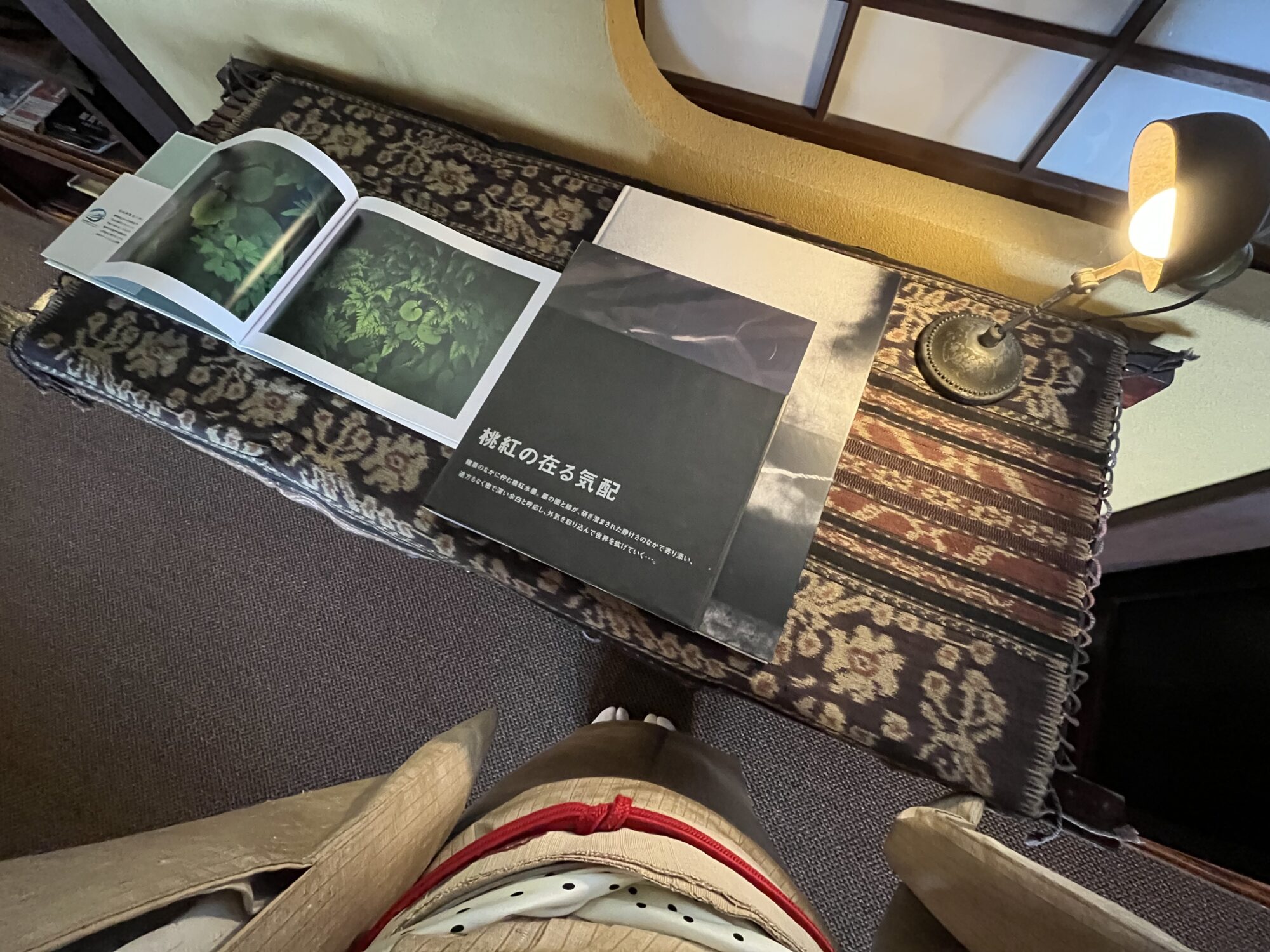 外は雪ですが館内は賑やかに。